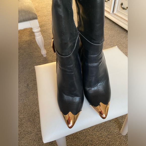 ShoeDazzle Black Thigh High Boots - Heel with Gold toe tips - Picture 4 of 7